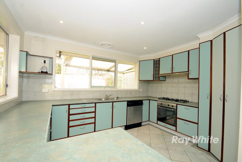 18 Dumfries Way, WANTIRNA, VIC 3152