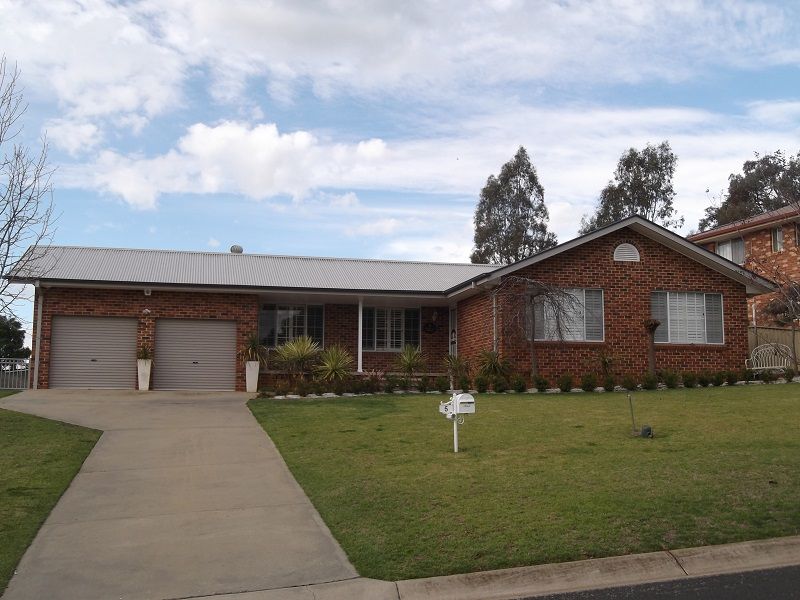 5 London Drive, COWRA NSW 2794