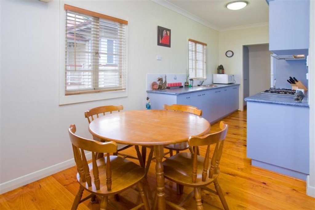 16 Rowton Street, HOLLAND PARK, QLD 4121