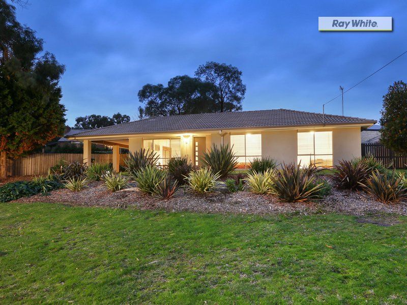 9 Nullawarre Avenue, ROSEBUD VIC 3939