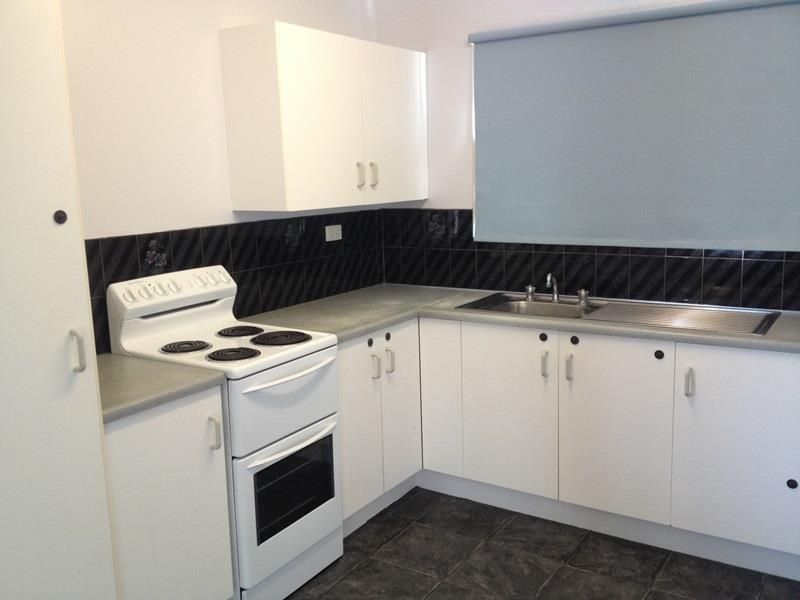 2/48 Locke Street, KAWANA, QLD 4701