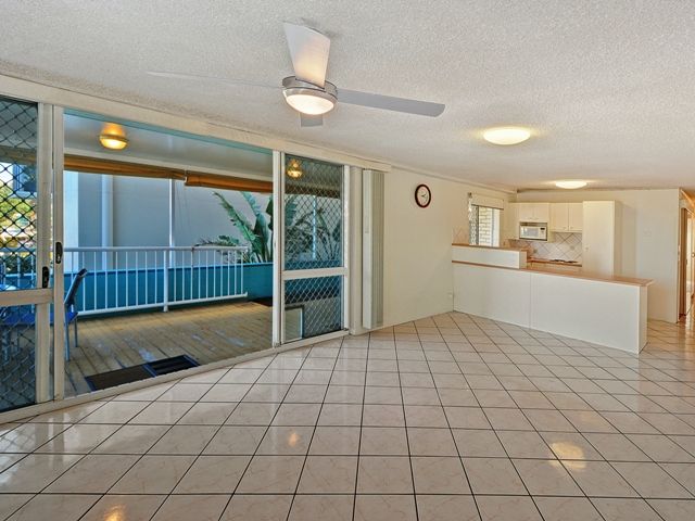 Unit 1 'Capeview' 28 Orvieto Terrace, KINGS BEACH, QLD 4551