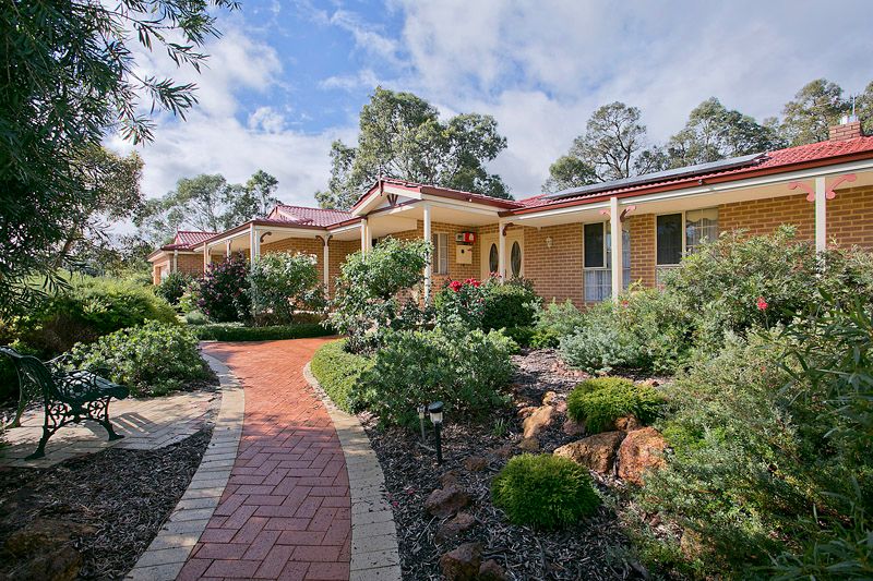 3 Standing Road, LESMURDIE WA 6076