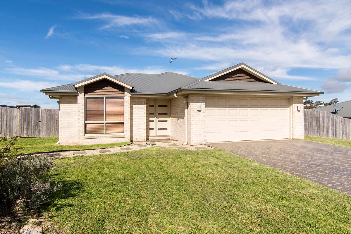 80 Belclaire Drive, WESTBROOK QLD 4350