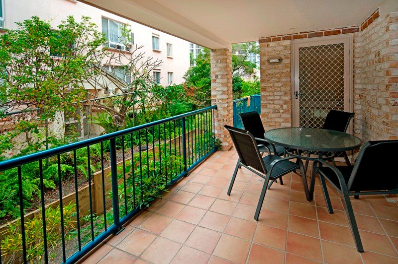 2/47 Bauer Street, SOUTHPORT, QLD 4215
