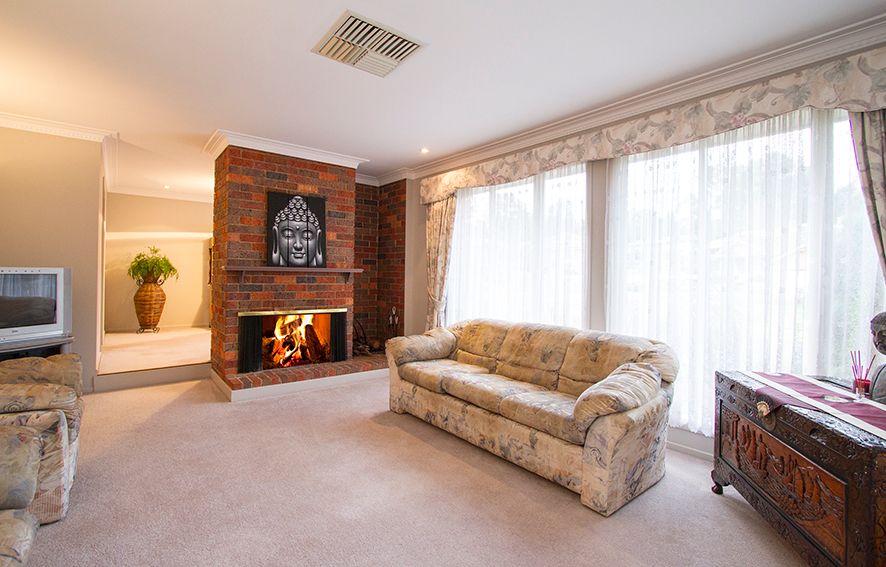 24 Glen Gully Road, ELTHAM NORTH, VIC 3095
