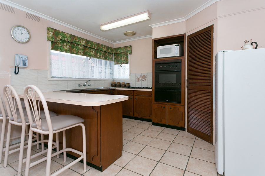 23 Essex Drive, MELTON, VIC 3337