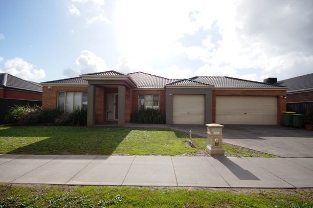27 Everly Circuit, PAKENHAM, VIC 3810