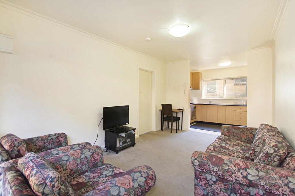 1/13 Wattle Avenue, GLEN HUNTLY, VIC 3163
