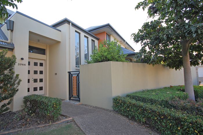 2066/1 The Vistas Drive, Emerald Lakes , CARRARA, QLD Home For Rent