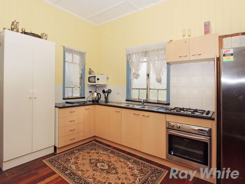7 Mina Parade, NEWMARKET, QLD 4051