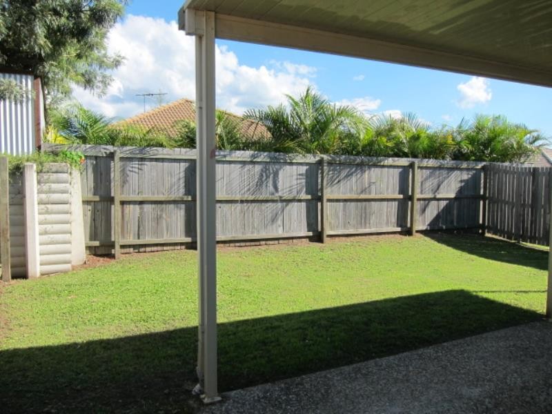 33 Griffen Place, CRESTMEAD, QLD 4132