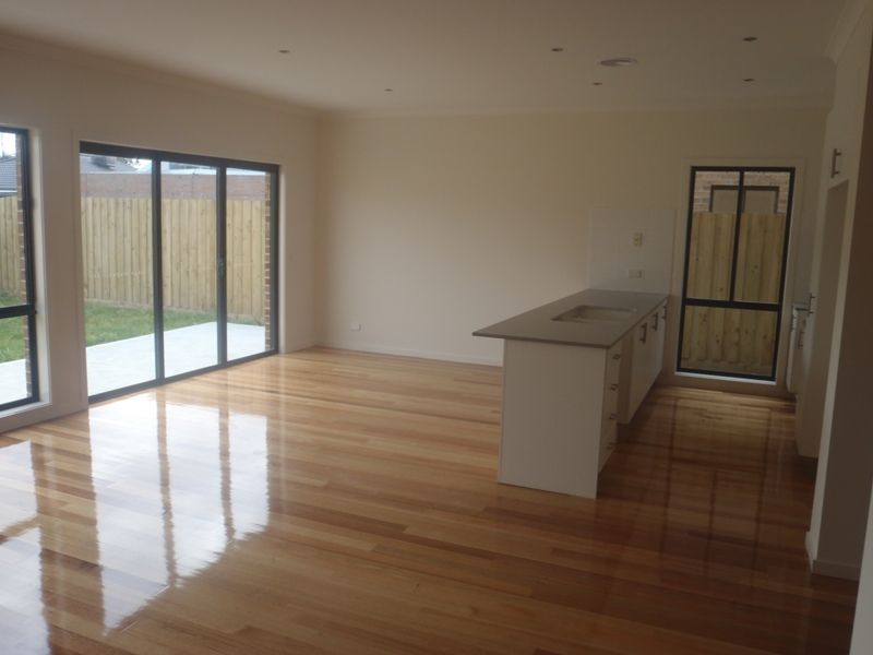 280 THE LAKES Boulevard, SOUTH MORANG, VIC 3752
