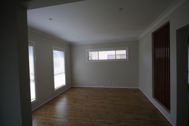 30 Tottenham Place, GLENFIELD, NSW 2167