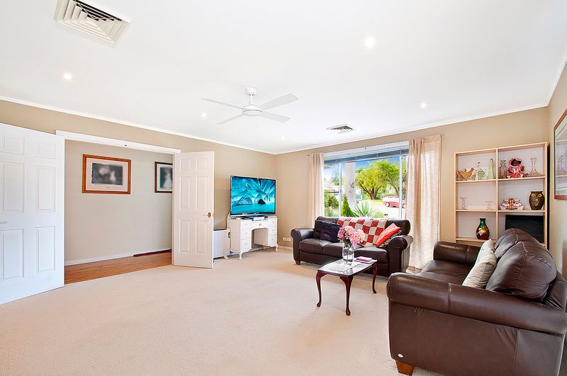 19 Delia Parade, ENGADINE, NSW 2233