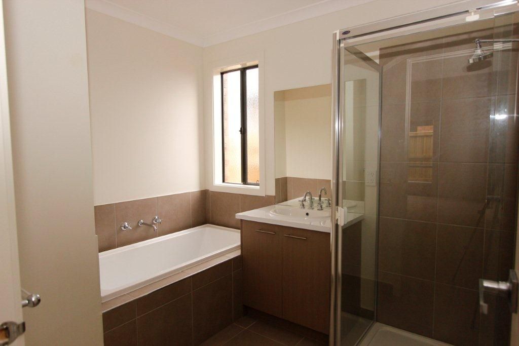 15 Parkfront Drive, LEOPOLD, VIC 3224