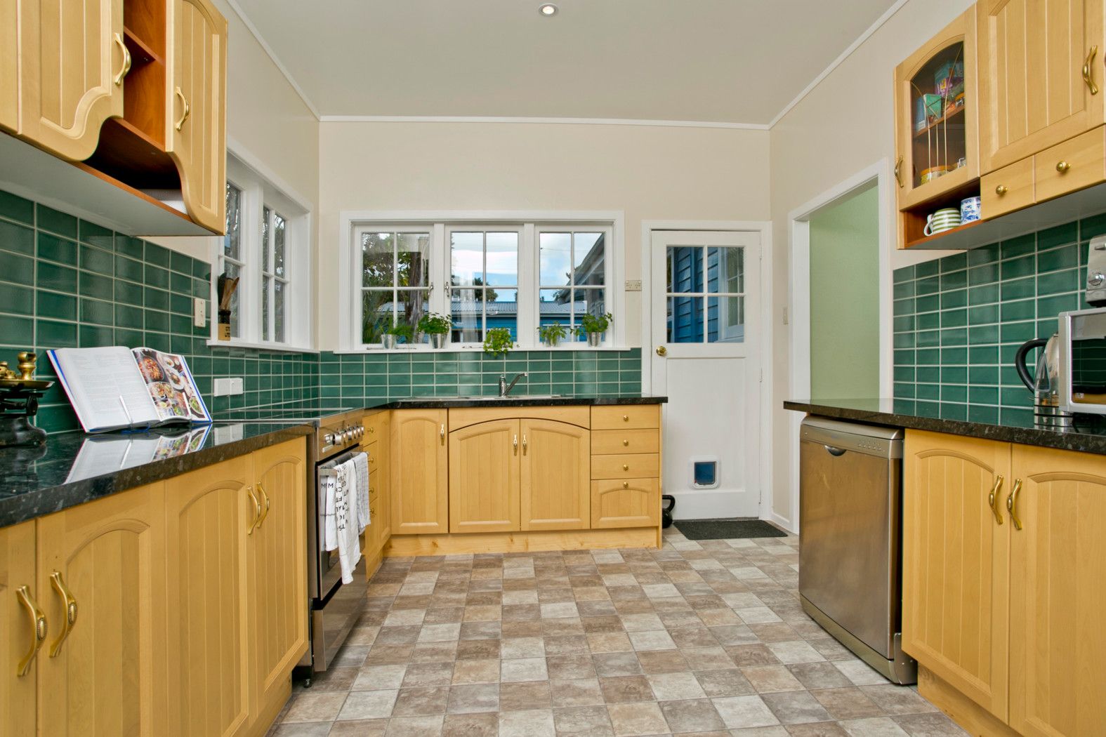 65 Island Bay Road, BEACH HAVEN, North Shore City