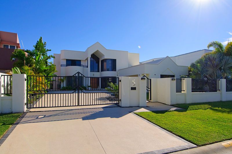 5 Kensington Mews, SOVEREIGN ISLANDS, QLD 4216