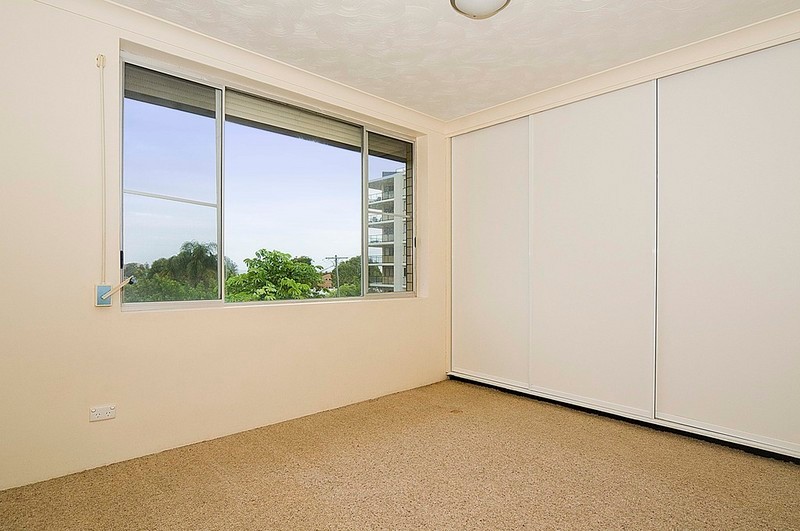 1/19 Saltair Street, KINGS BEACH, QLD 4551