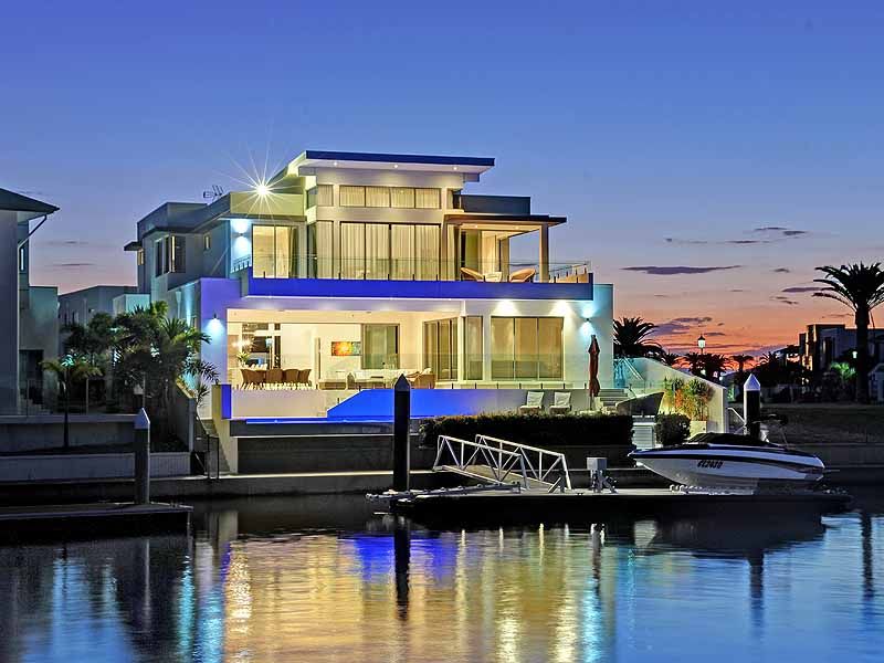 38 Royal Albert Crescent, SOVEREIGN ISLANDS QLD 4216