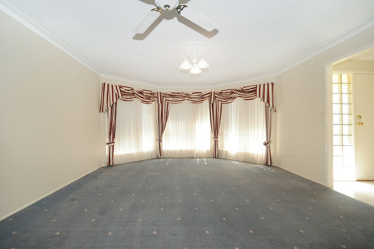 4 Jull Drive, CENTENARY HEIGHTS, QLD 4350