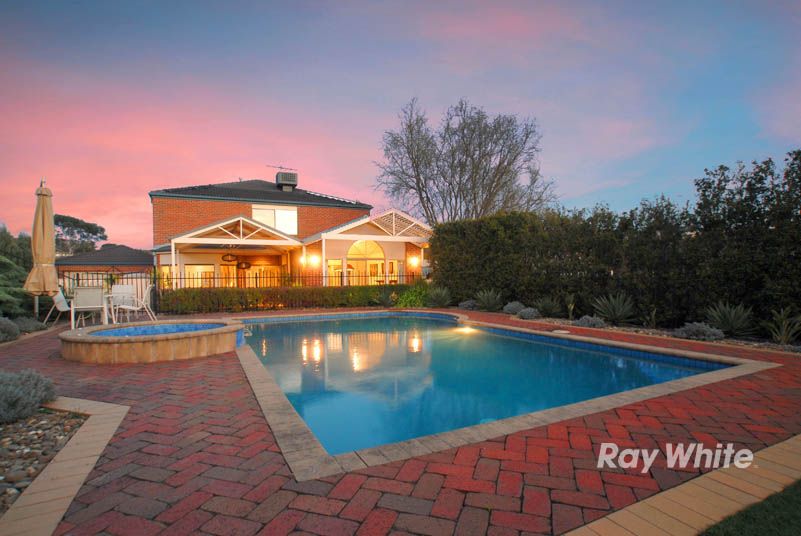 2 Meadowbank Close, LYSTERFIELD SOUTH, VIC 3156