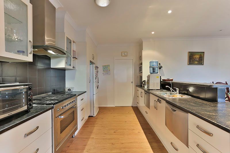 7 Olympus Court, MIDDLE RIDGE, QLD 4350