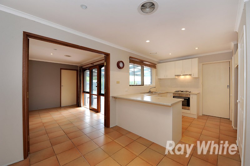 28 Applegum Crescent, FERNTREE GULLY, VIC 3156