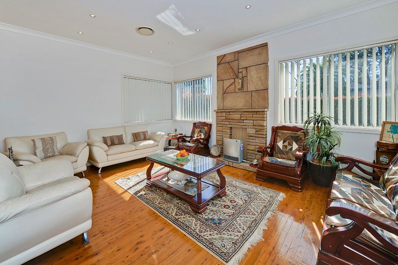 49 Duffy Avenue, THORNLEIGH, NSW 2120