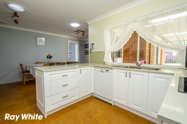 8 Quinn Place, PRAIRIEWOOD, NSW 2176