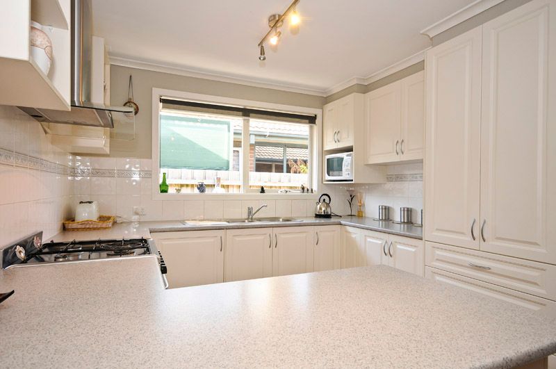 10 Toolimerin Avenue, BAYSWATER NORTH VIC 3153