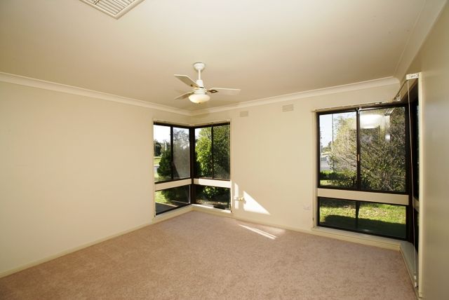2 Main Street, LAKE ALBERT, NSW 2650