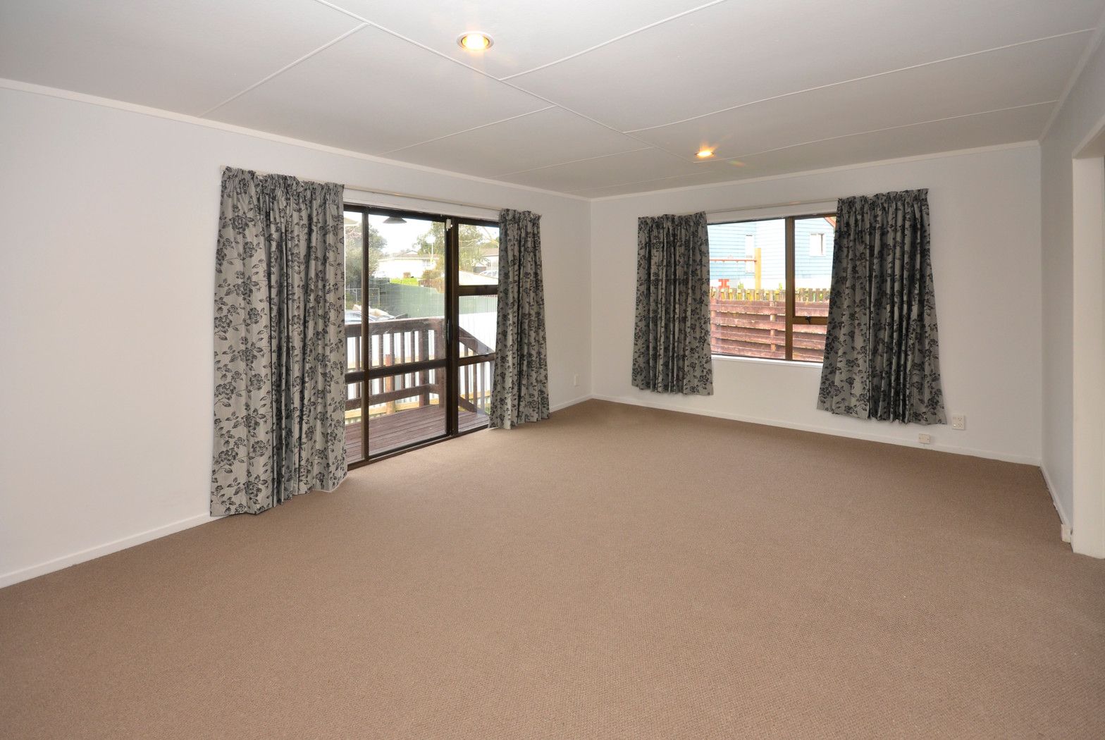1/319 Roscommon Road, CLENDON PARK, Manukau City
