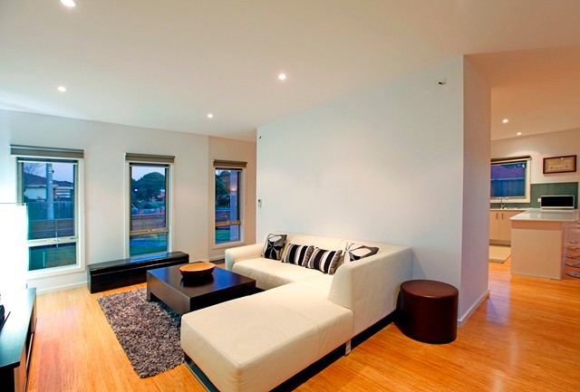 2 Robins Avenue, RESERVOIR, VIC 3073