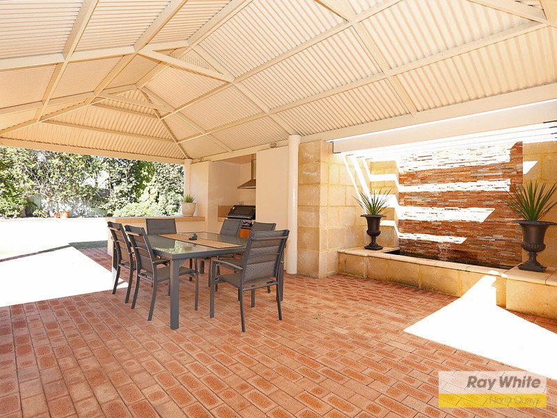 4 Seville Close, HILLARYS, WA 6025
