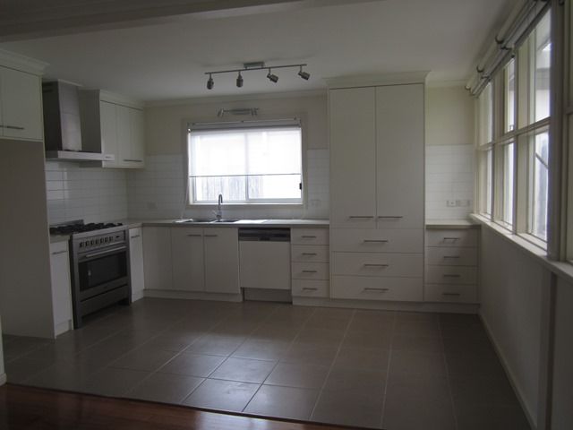 18 Golfview Road, CHELTENHAM, VIC 3192
