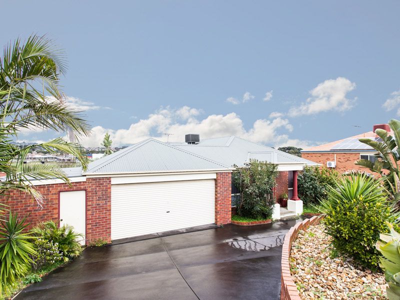 10 CHERRY TREE Lane, NARRE WARREN VIC 3805