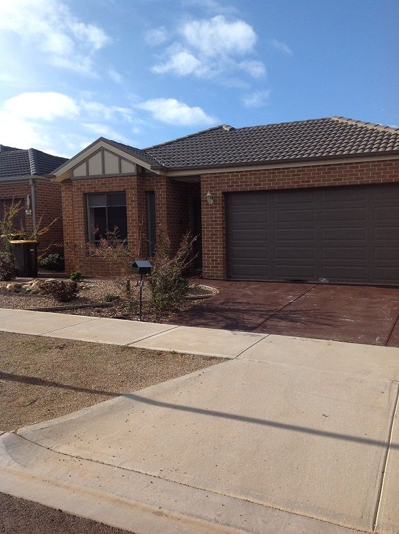 16 Hawthorn Avenue, MELTON WEST, VIC 3337