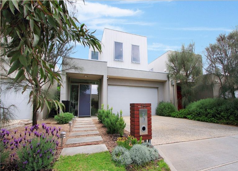 13 Linlithgow Terrace, WATERWAYS, VIC 3195