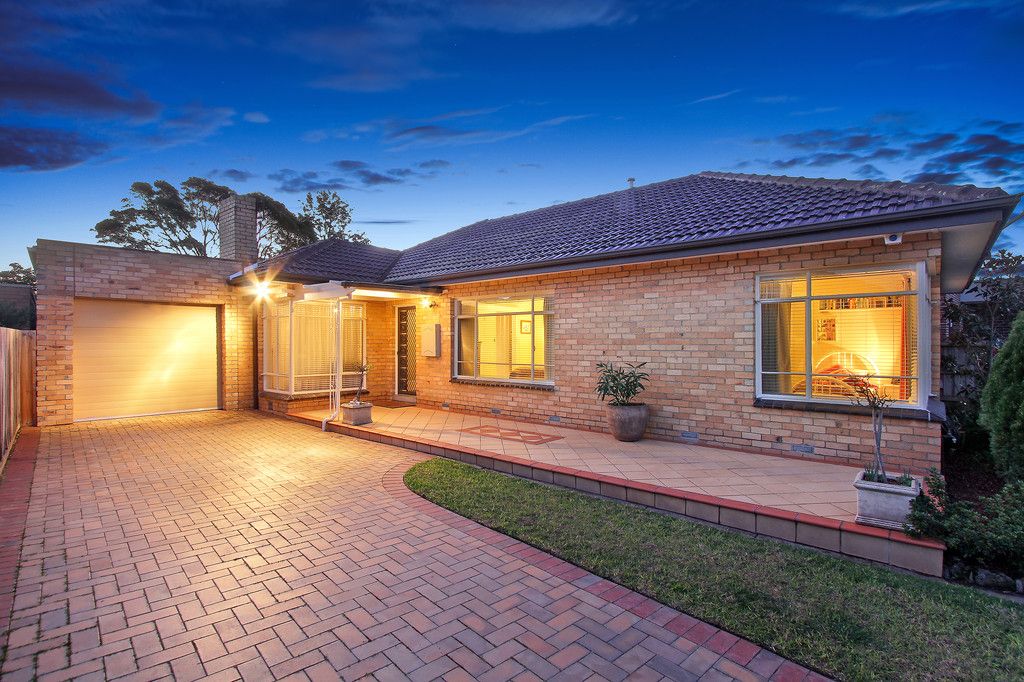 19 Almurta Road, BENTLEIGH EAST, VIC 3165