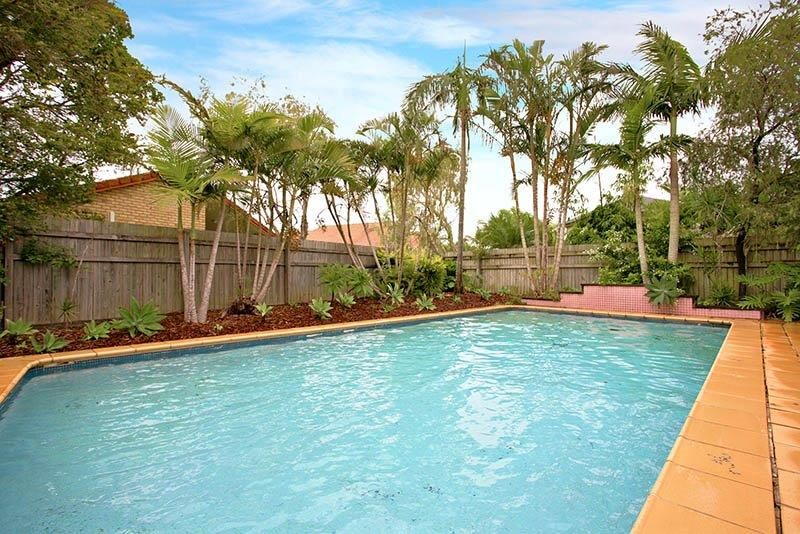 6 Lakeshore Drive, HELENSVALE, QLD 4212