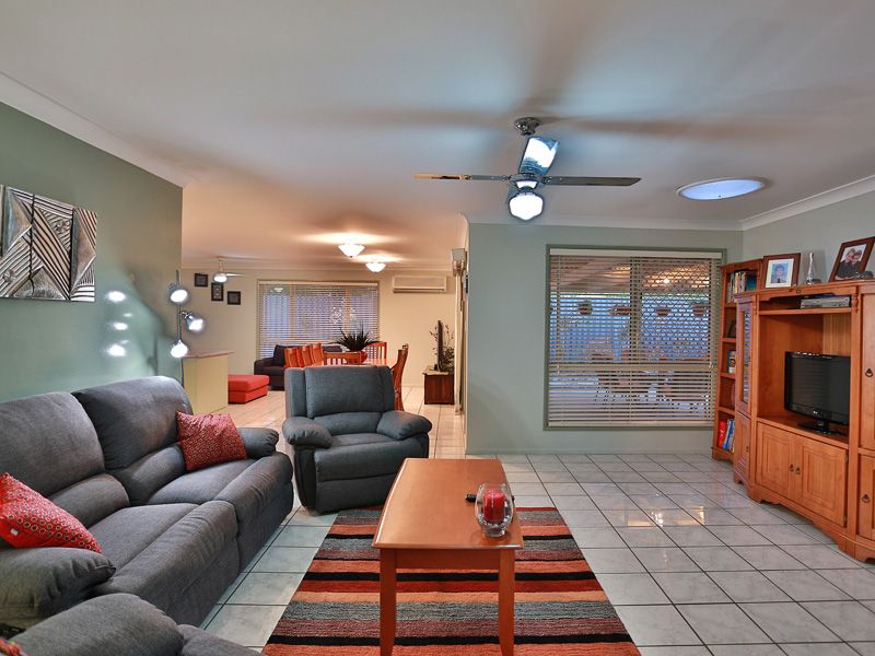 61 Calista Crescent, BRACKEN RIDGE, QLD 4017