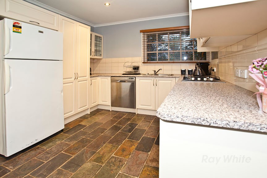 33 Burke Road, FERNTREE GULLY, VIC 3156
