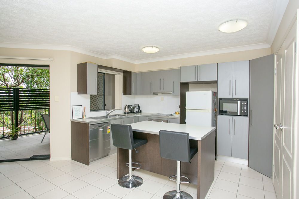 1 Sylvia Street, CAMP HILL QLD 4152