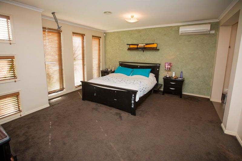 9 Paperbark Drive, PAKENHAM, VIC 3810