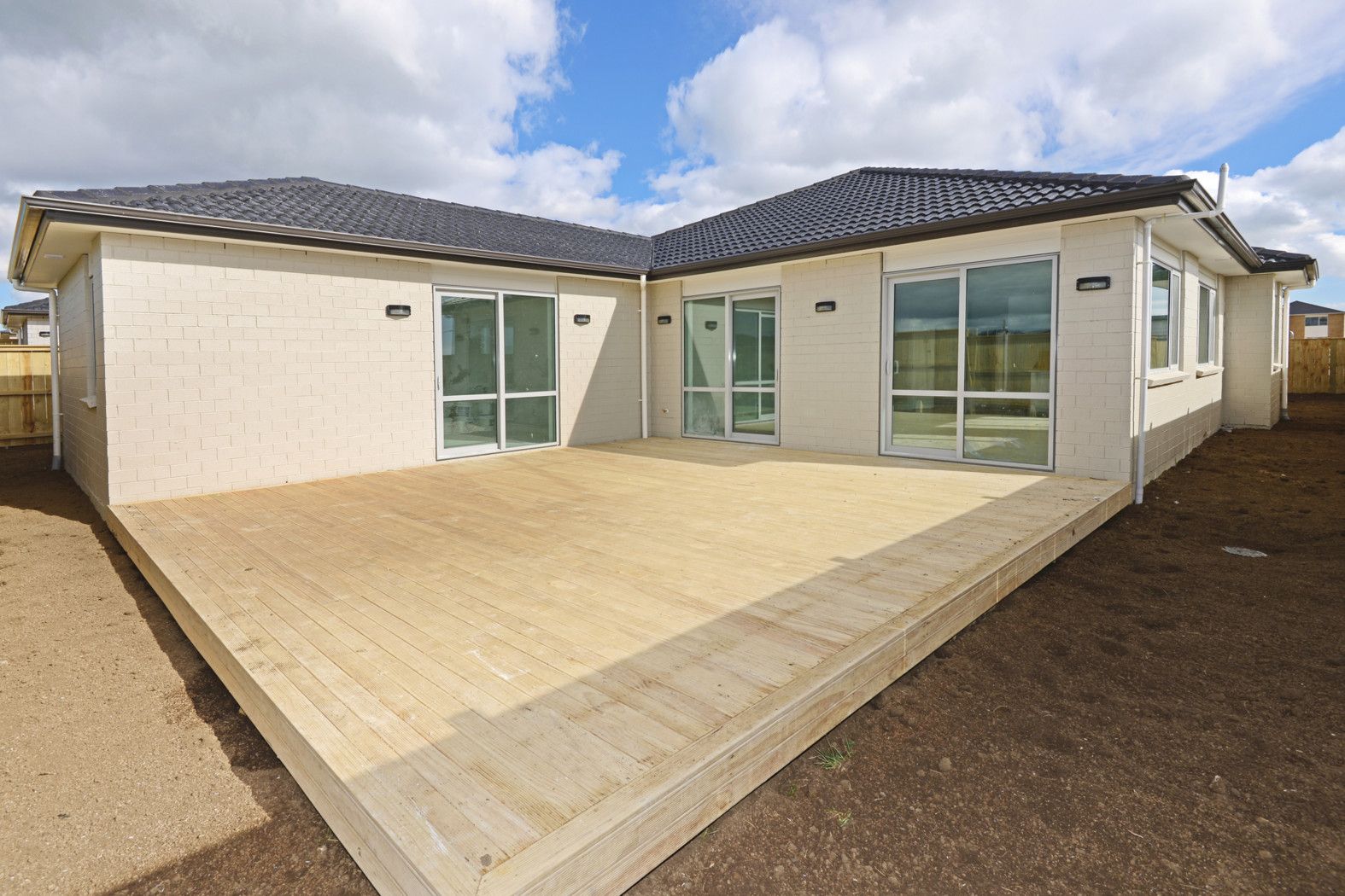 8 Springside Drive, FLAT BUSH, Manukau City
