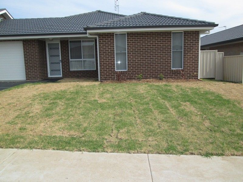 2/16 Sapphire Drive, RUTHERFORD NSW 2320
