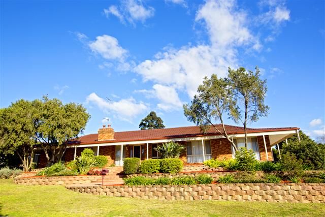 1 The Carriageway, GLENMORE PARK, NSW 2745