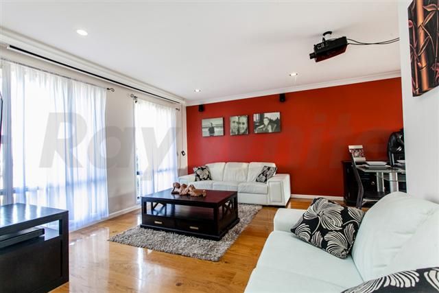 27 Kukundi Drive, GLENMORE PARK, NSW 2745