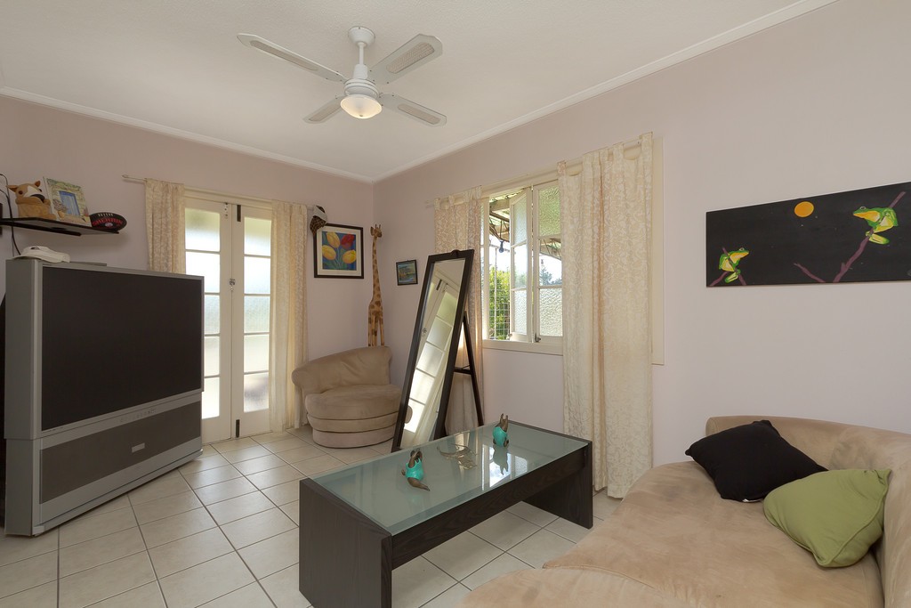 5 Echlin Street, LABRADOR, QLD 4215